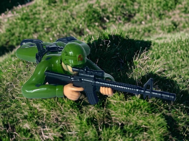 Military army man - with shooting sounds - crawling and LED flash lights Dark green