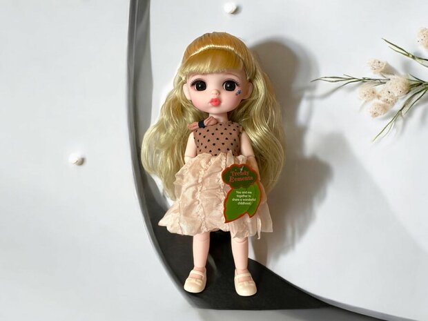 Toy doll with nice outfit and unique style - JELENA Fashion style 24cm long hair