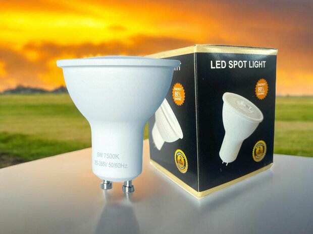 Spot LED GU10 - lumi&egrave;re blanche 5W 7500k 85-265v 50/60Hz &Oslash;5cm