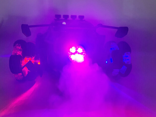 Voiture Rc avec de vraies lumi&egrave;res LED fum&eacute;es et son 2,4 Ghz -1:12 R