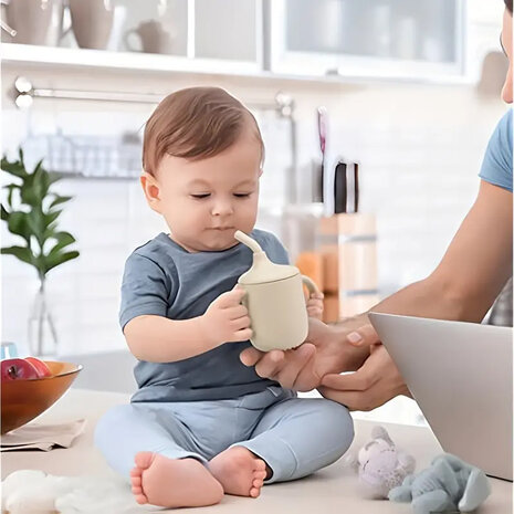 Siliconen baby/peuter servies 6 delig set - bord - slabbetje - kom - drinkbeker - bestek - Groen